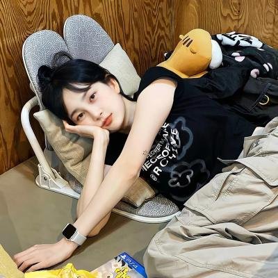 背鸭子的男孩