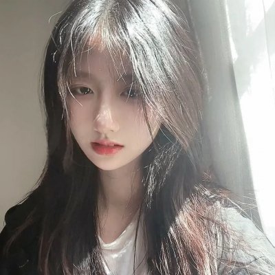 隔楼女孩:我们之间的层距
